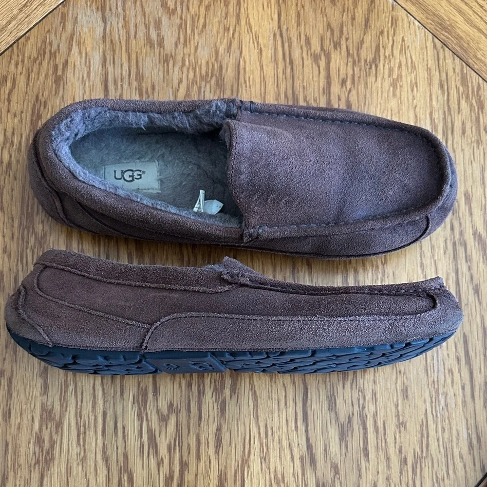 *UGG* Men's Chocolate Suede Slip-Ons Size 12
